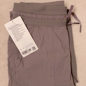 NWT lululemon dance studio crop 25”